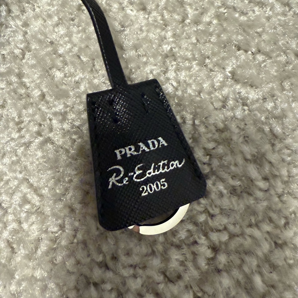 Prada Black Crossbody Bag with Textured Design - Picture 3 of 6